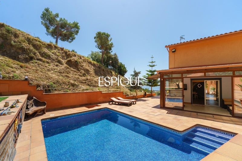 Foto b9974fc1-5148-41f4-8eb4-ff7a5610747f. Casa amb calefacció aparcament piscina a Teià