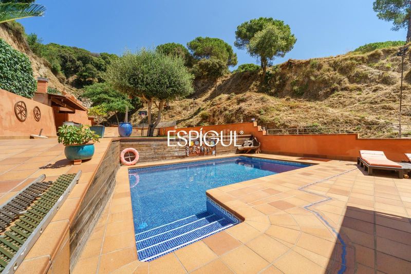 Foto cc2d96bd-3cf3-42b6-a5d2-2ccb04482410. Casa amb calefacció aparcament piscina a Teià