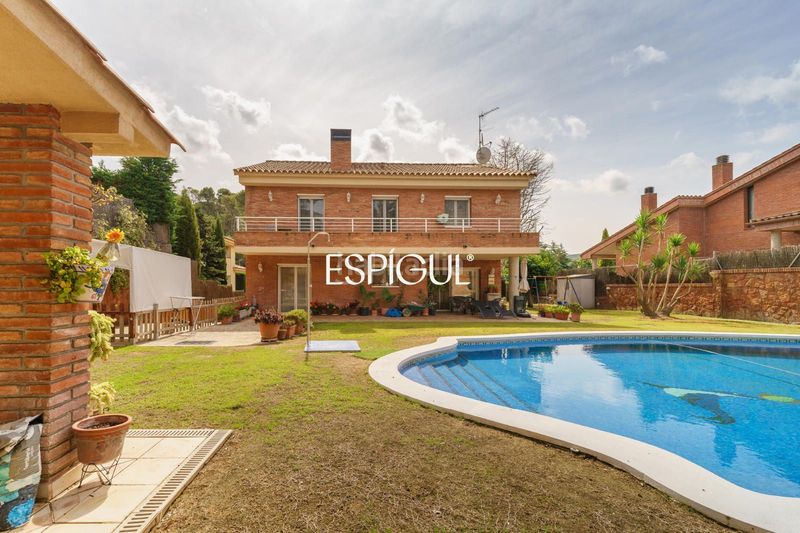 Foto 0a81e5d2-8fb5-40d6-8fa7-0163c39f7a8f. Casa amb calefacció aparcament piscina a Vallromanes