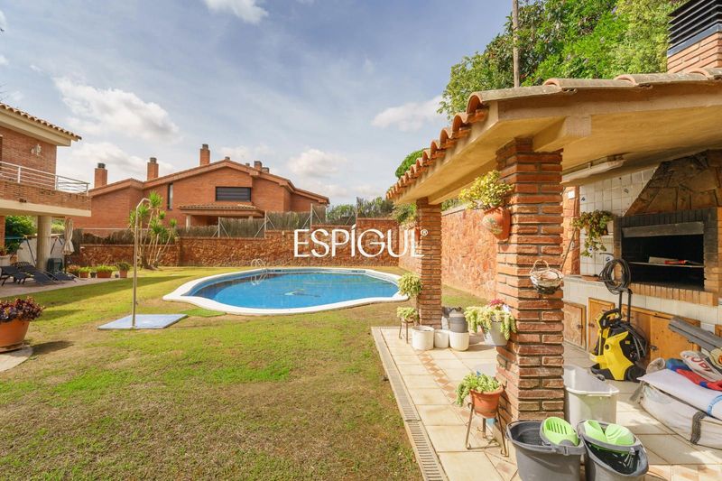 Foto 66ea75c3-c2e7-4445-a405-73821137708e. Casa amb calefacció aparcament piscina a Vallromanes
