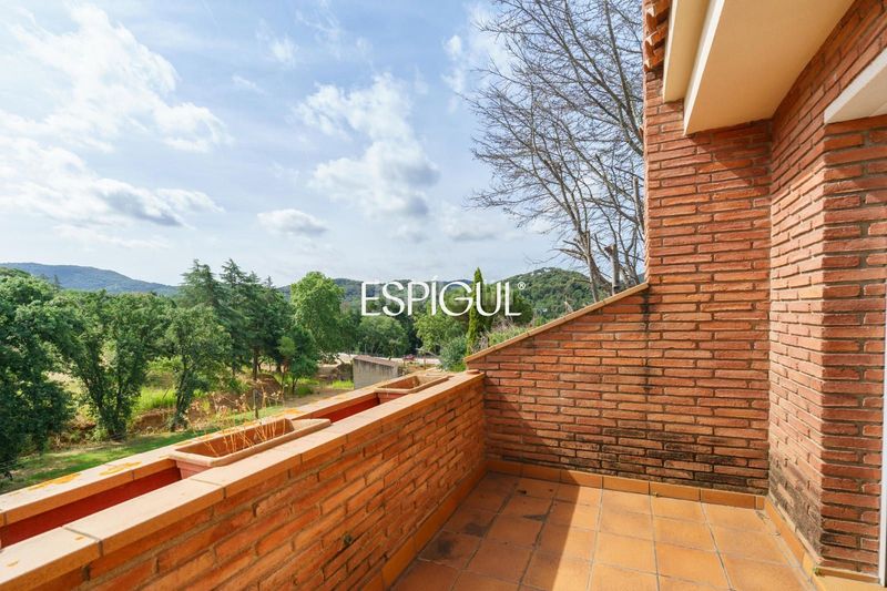 Foto edefcf66-8510-42d3-8bcb-031762f4d5f0. Casa amb calefacció aparcament piscina a Vallromanes