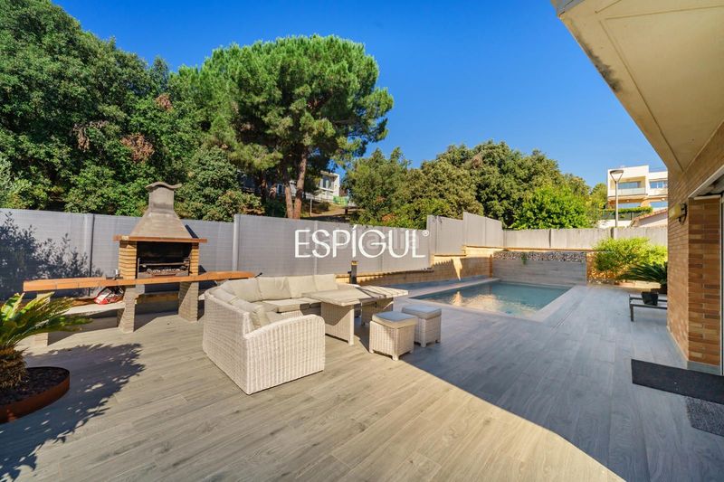 Foto 4176f9b6-72d0-43e8-ad0a-5d10542228ef. Casa amb calefacció aparcament piscina a Canet de Mar