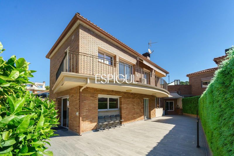 Foto 4ecfe310-d98f-4bda-bc6d-8d6a315be07c. Casa amb calefacció aparcament piscina a Canet de Mar