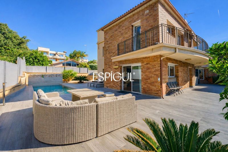 Foto bf9f4569-c05f-4e42-a60c-fcec398ad1bd. Casa amb calefacció aparcament piscina a Canet de Mar