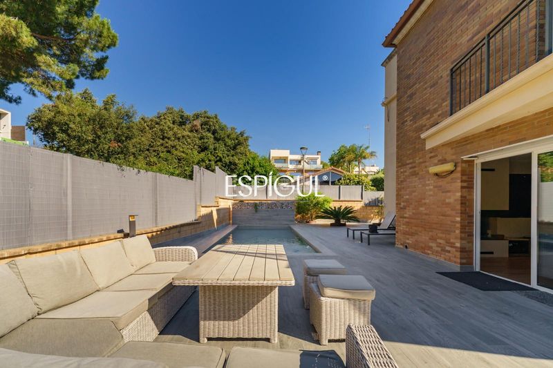 Foto c3ec72de-3aff-412d-8565-f541a5275504. Casa amb calefacció aparcament piscina a Canet de Mar