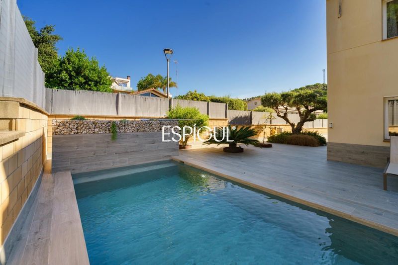 Foto fd6df214-0b0b-425a-8c89-a7736398a8a3. Casa amb calefacció aparcament piscina a Canet de Mar