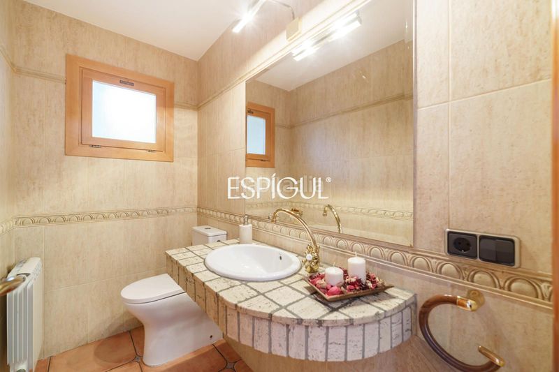 Foto 51c6d571-888b-44a6-bf22-16e78026f1c3. Casa amb calefacció aparcament a Nucli Urbà Argentona