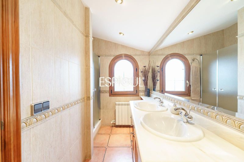 Foto b2ab436a-db4b-4f72-a1c4-c568c137cbb1. Casa amb calefacció aparcament a Nucli Urbà Argentona