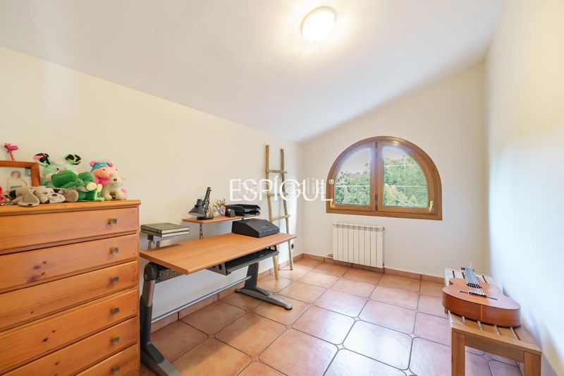 Foto f38b4f06-6b27-4ffb-84b5-7ab995cdad04. Casa amb calefacció aparcament a Nucli Urbà Argentona