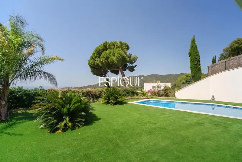 Foto 3eaf51c2-6d5e-4b82-8c38-3e8a46804567. Casa amb calefacció aparcament piscina a Vilassar de Dalt