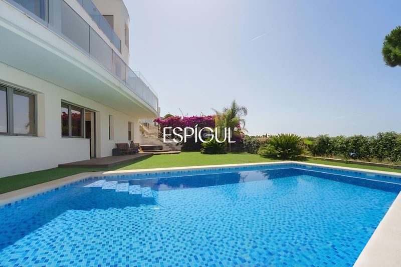 Foto 744b4c4a-5f3f-43f8-8130-c07a97138324. Casa amb calefacció aparcament piscina a Vilassar de Dalt