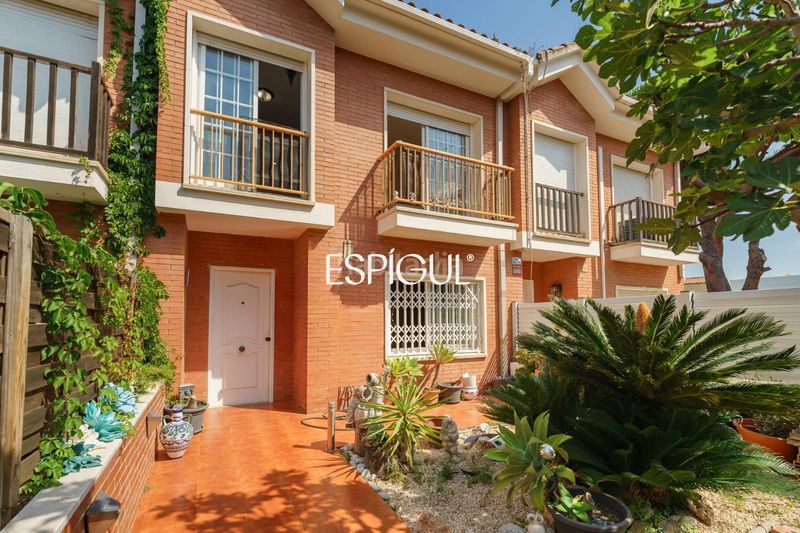 Foto 2e29cb65-40e5-4f55-adf7-e20669119858. Casa adossada amb calefacció aparcament piscina a Premià de Mar
