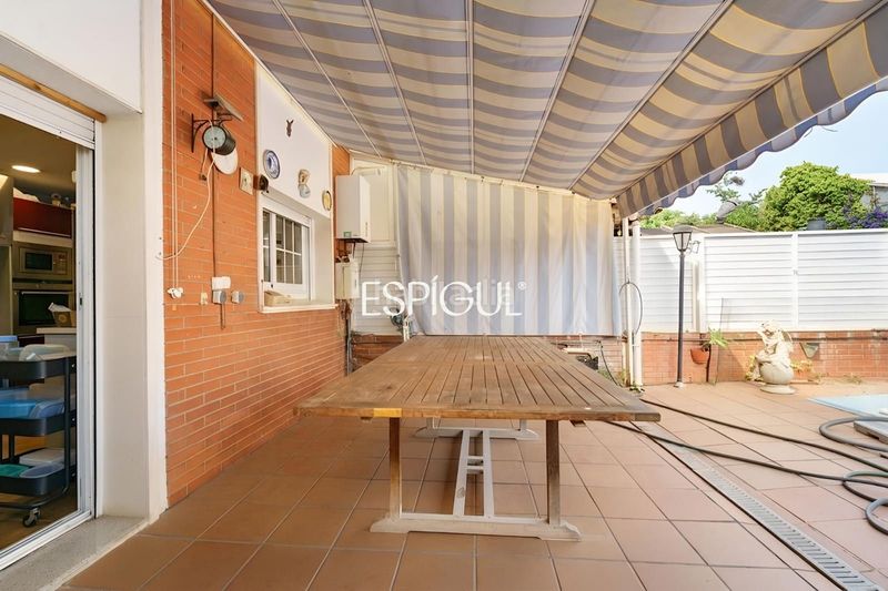 Foto bfaabdda-f266-43c2-99d8-59a5961ef797. Casa adossada amb calefacció aparcament piscina a Premià de Mar