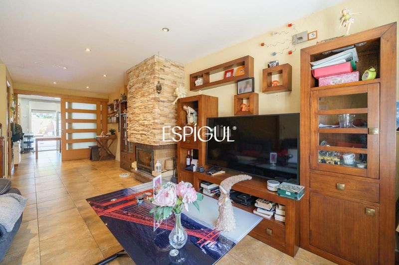 Foto fb7581ca-d75f-4775-bcdf-9c40469912e3. Casa adossada amb calefacció aparcament piscina a Premià de Mar