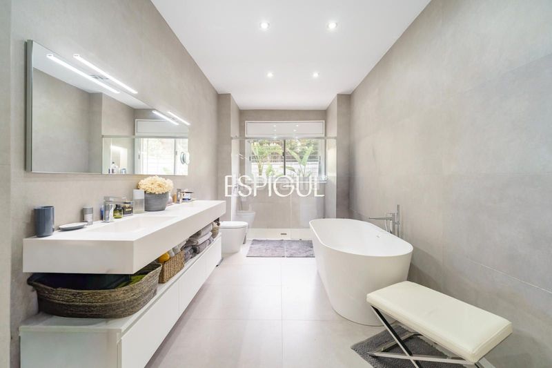 Foto 8754fcdd-7281-40de-b895-5ee3e146ff85. Casa amb calefacció aparcament piscina a Teià