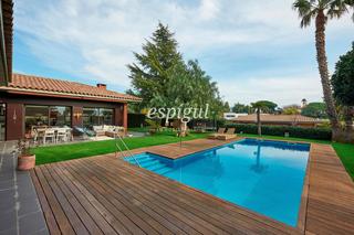 Casa  Panissera. Espectacular casa en una gran parcela con jardín y piscina