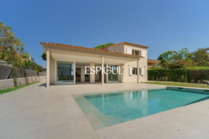 Foto 676141e9-654d-443e-aa8f-23557f1a7b47. Casa amb calefacció aparcament piscina a Can Sans Sant Andreu de Llavaneres