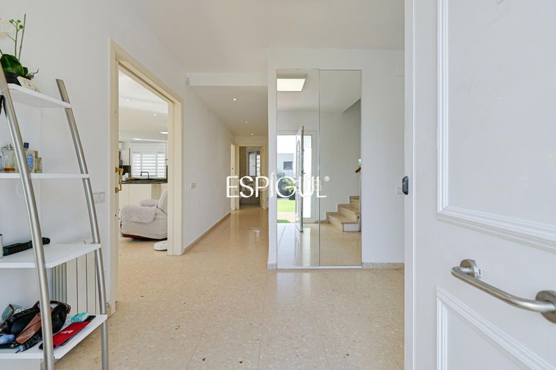 Foto a0c2e71a-fadd-4592-9369-6e6461168684. Casa amb calefacció aparcament piscina a Alella