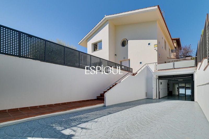 Foto a61ebe36-99d3-47c3-ac58-073b15a4d624. Casa amb calefacció aparcament piscina a Alella