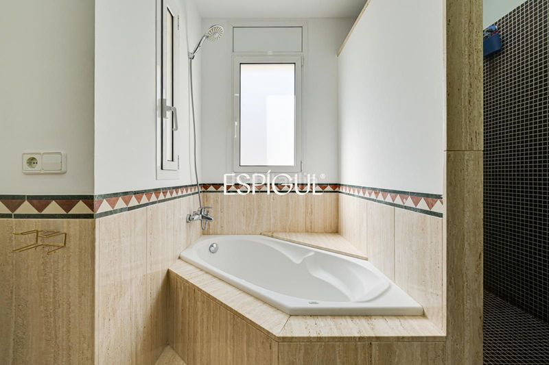 Foto ad6cb6f7-89a3-4c81-86ac-7895f9102723. Casa amb calefacció aparcament piscina a Alella