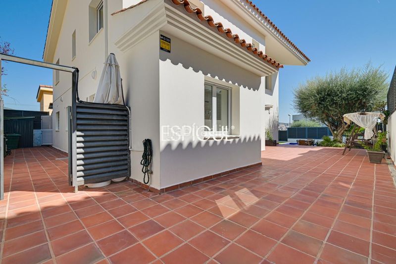Foto e8ee5fc8-f2a6-4b8c-a449-4a06a5761545. Casa amb calefacció aparcament piscina a Alella