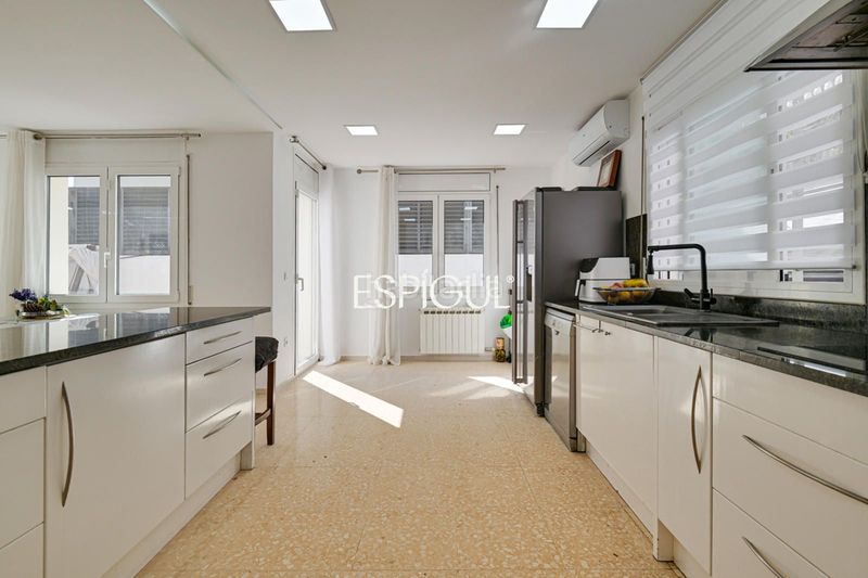 Foto e913f6a0-9632-4f7c-b842-a2c7b2ec0bff. Casa amb calefacció aparcament piscina a Alella