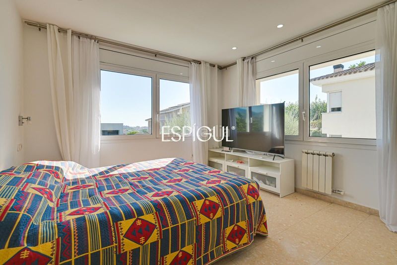 Foto eed04916-212d-42ea-a072-7686fa5f5bd2. Casa amb calefacció aparcament piscina a Alella