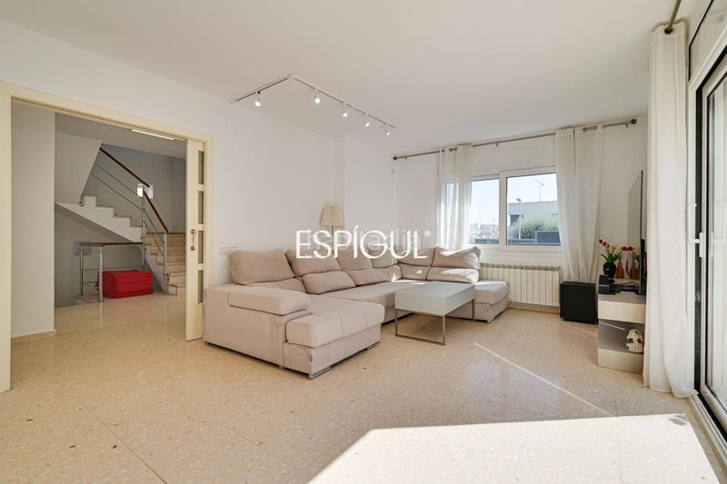 Foto f3965369-714f-46f1-a05b-7a37fbf0d248. Casa amb calefacció aparcament piscina a Alella