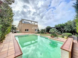Casa  Charles darwin. Propiedad con excelentes vistas panorámicas en sant berger, teià