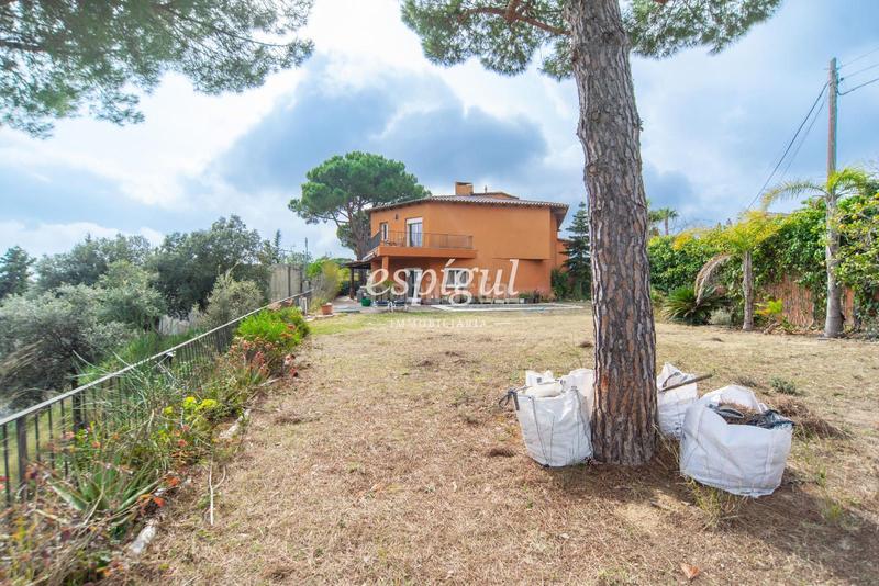 Foto 12e7ae68-5af6-4e79-aa0d-3b7d0f691753. Casa con riscaldamento parcheggio piscina in Cabrils