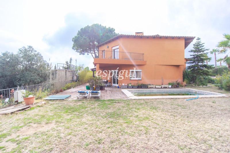 Foto 568bd0aa-039c-4475-a0f1-eab39c655f6d. Casa con riscaldamento parcheggio piscina in Cabrils