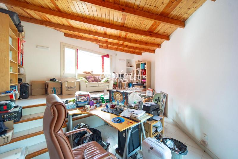 Foto 68dc0e3c-55ba-431e-bc94-bc0609adc3ec. Casa con riscaldamento parcheggio piscina in Cabrils