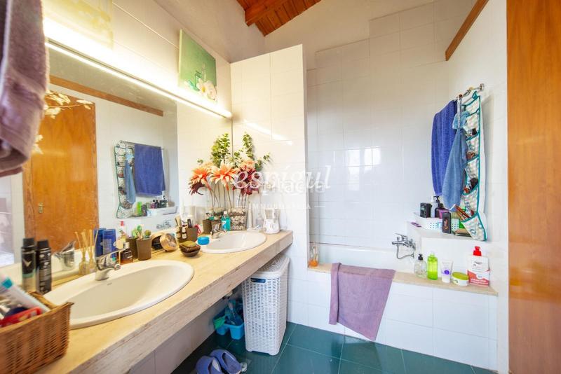 Foto 6a8b1153-a1cd-4a4f-a961-118bc65ebf2e. Casa con riscaldamento parcheggio piscina in Cabrils