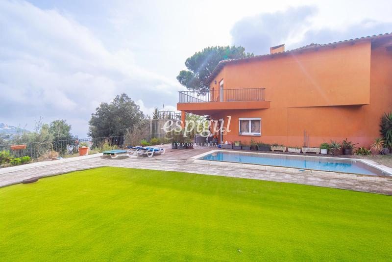 Foto 8962a020-7a5e-4cbd-a704-a69e0b0f5775. Casa con riscaldamento parcheggio piscina in Cabrils