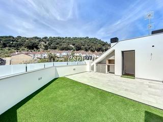 Casa adossada  Remei. Casa de obra nueva en el centro de arenys de munt con terraza, a