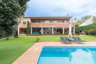 Casa  Ramon llull. Amplia casa de 6 habitaciones con piscina en sant berger, teià