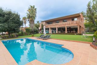 Casa  Ramon llull. Amplia casa de 6 habitaciones con piscina en sant berger, teià