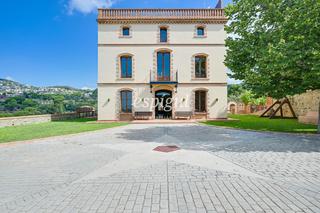 Haus  Coma clara. Exclusiva casa histórica en alella con vistas al mar y licencia
