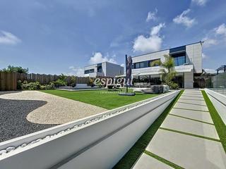 Casa  Surray. Villa exclusiva con piscina, jardín y acabados de auténtico lujo