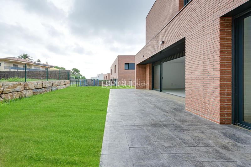 Foto 058ad8df-5c73-4c08-a3d9-d103ec388376. Casa amb calefacció aparcament piscina a Can Quirze Mataró
