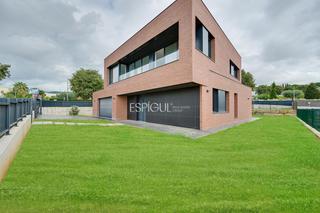 Maison  Capcir. Exclusiva casa unifamiliar de obra nueva en can quirze, mataró