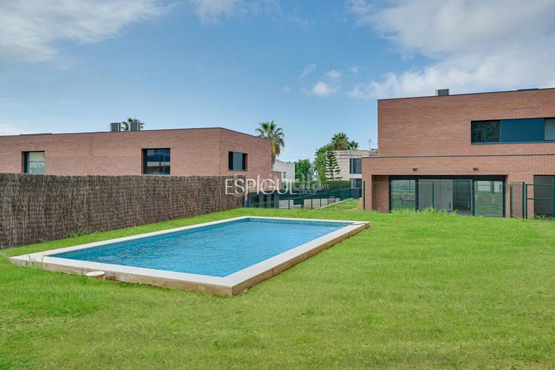 Foto 722b2cf1-7fb3-4af0-9da5-5efd0e691235. Casa amb calefacció aparcament piscina a Can Quirze Mataró
