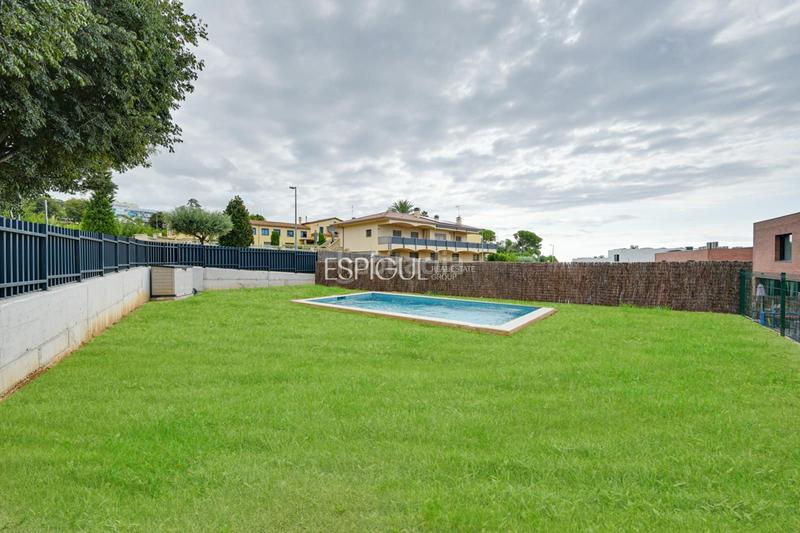 Foto b87c9c91-e8f8-465c-a4c3-b53cef33475f. Casa amb calefacció aparcament piscina a Can Quirze Mataró