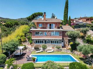 Casa in Alella. Espectacular casa con vistas al mar y la montaña en alella parc