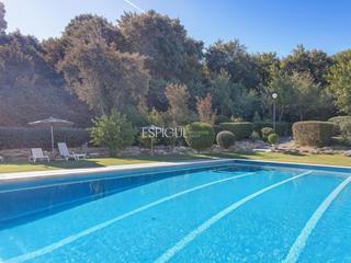 Rent Semi detached house  Univers. Casa adosada en alquiler en alella con terraza, vistas al mar y