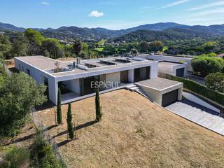 Casa  Comtes d'alba de liste. Elegante villa con vistas al campo de golf y a la montaña en una