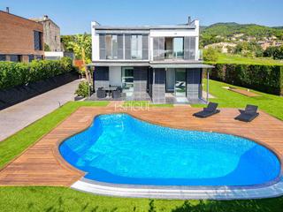 Casa  Del transformador. Exclusiva propiedad en el golf de sant vicenç de montalt