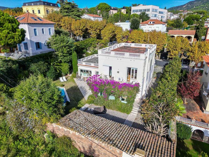 Foto 8102400f-ceeb-4355-8ac2-8efbde71bb00. House with heating parking pool in Califòrnia-Santa Madrona Masnou (El)