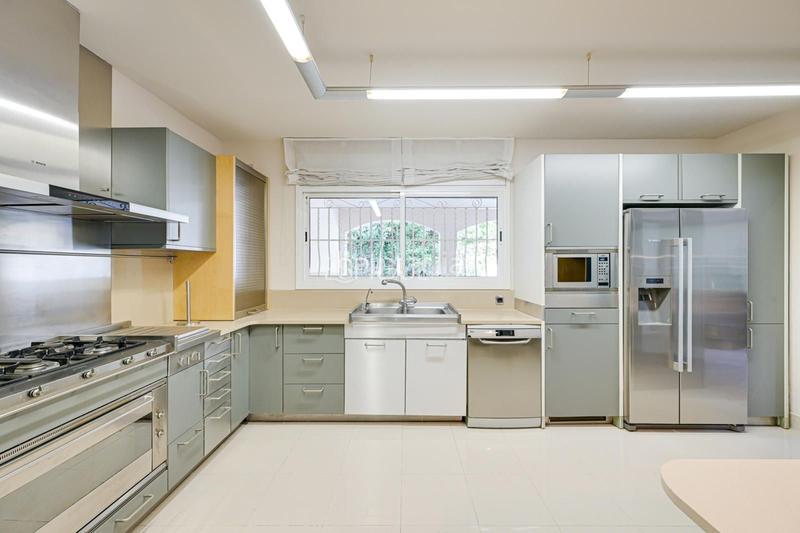 Foto aad8296c-9a18-4669-bdf9-a90229a5839b. House with heating parking pool in Califòrnia-Santa Madrona Masnou (El)