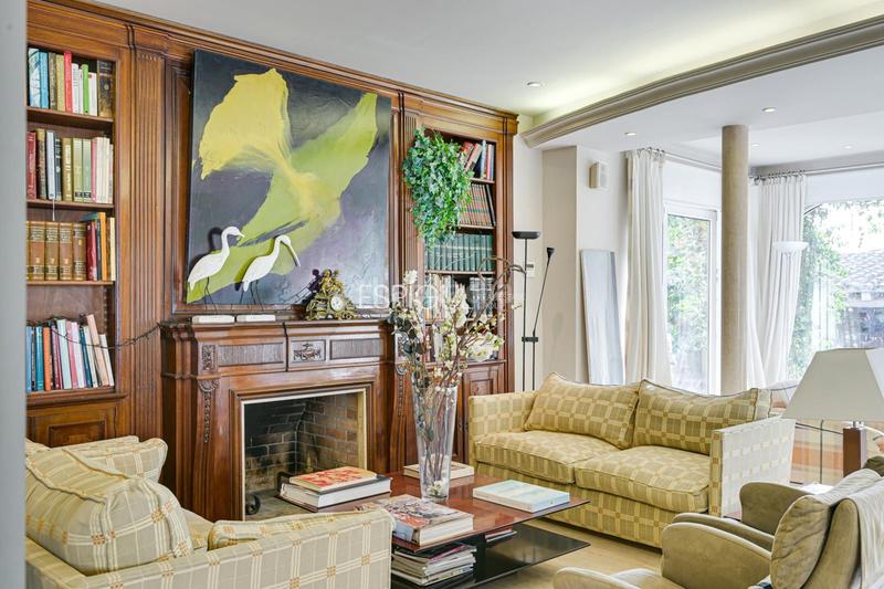 Foto ba12d533-8e57-4af5-b97c-b48e648361a0. House with heating parking pool in Califòrnia-Santa Madrona Masnou (El)